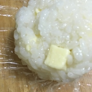 簡単おいしい！チーズしょうゆおにぎり